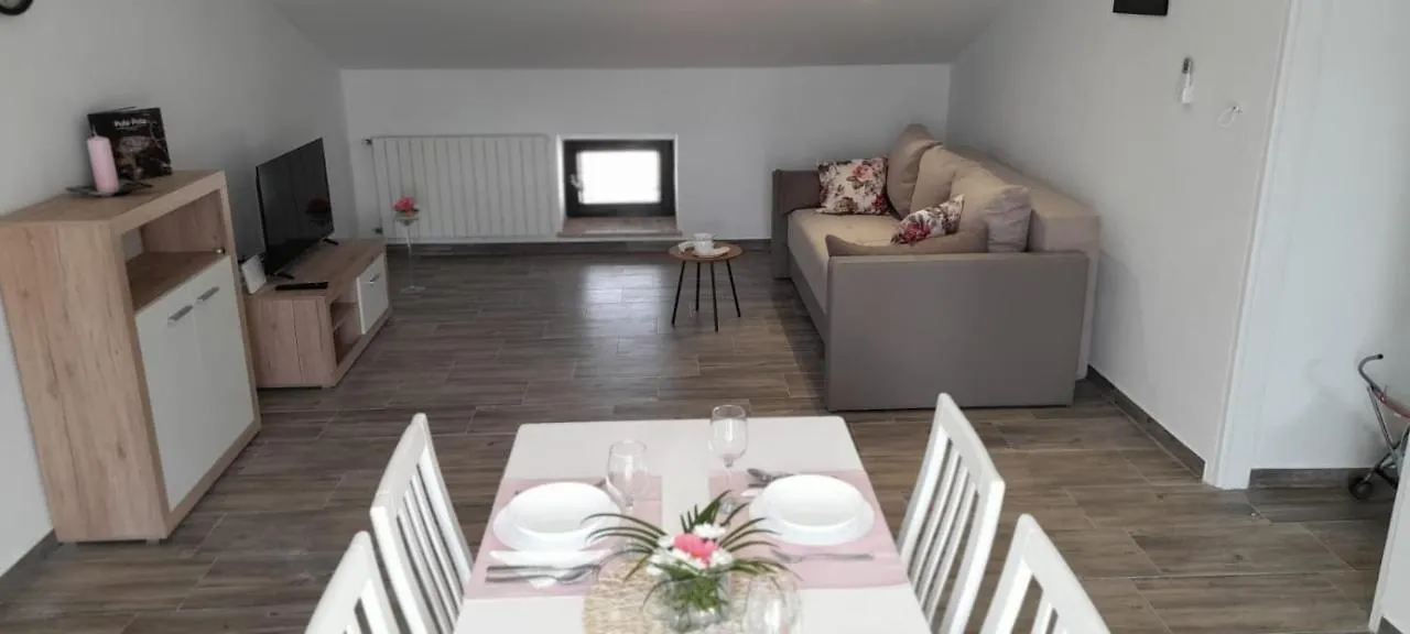 Apartman Mili プーラ